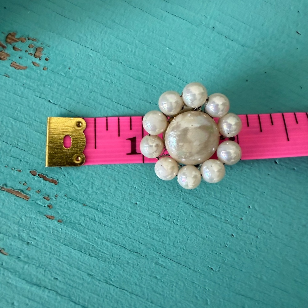 Vintage Faux Pearl Clip-On Earrings – Classic Floral Cluster Design - Picture 3 of 4